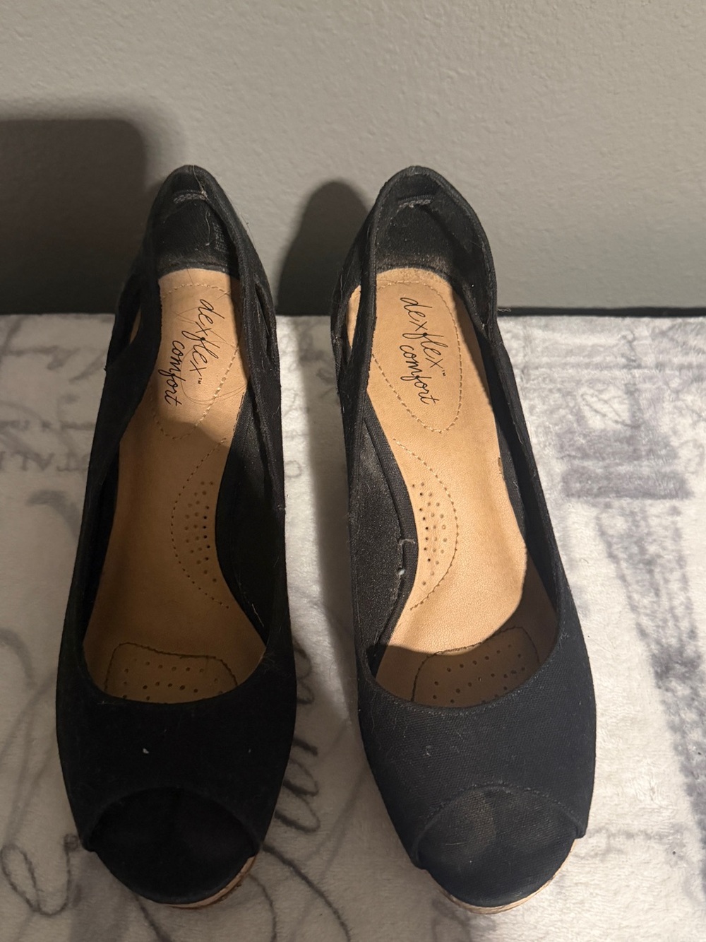 dexflex comfort Black Peep-Toe Wedge Heels